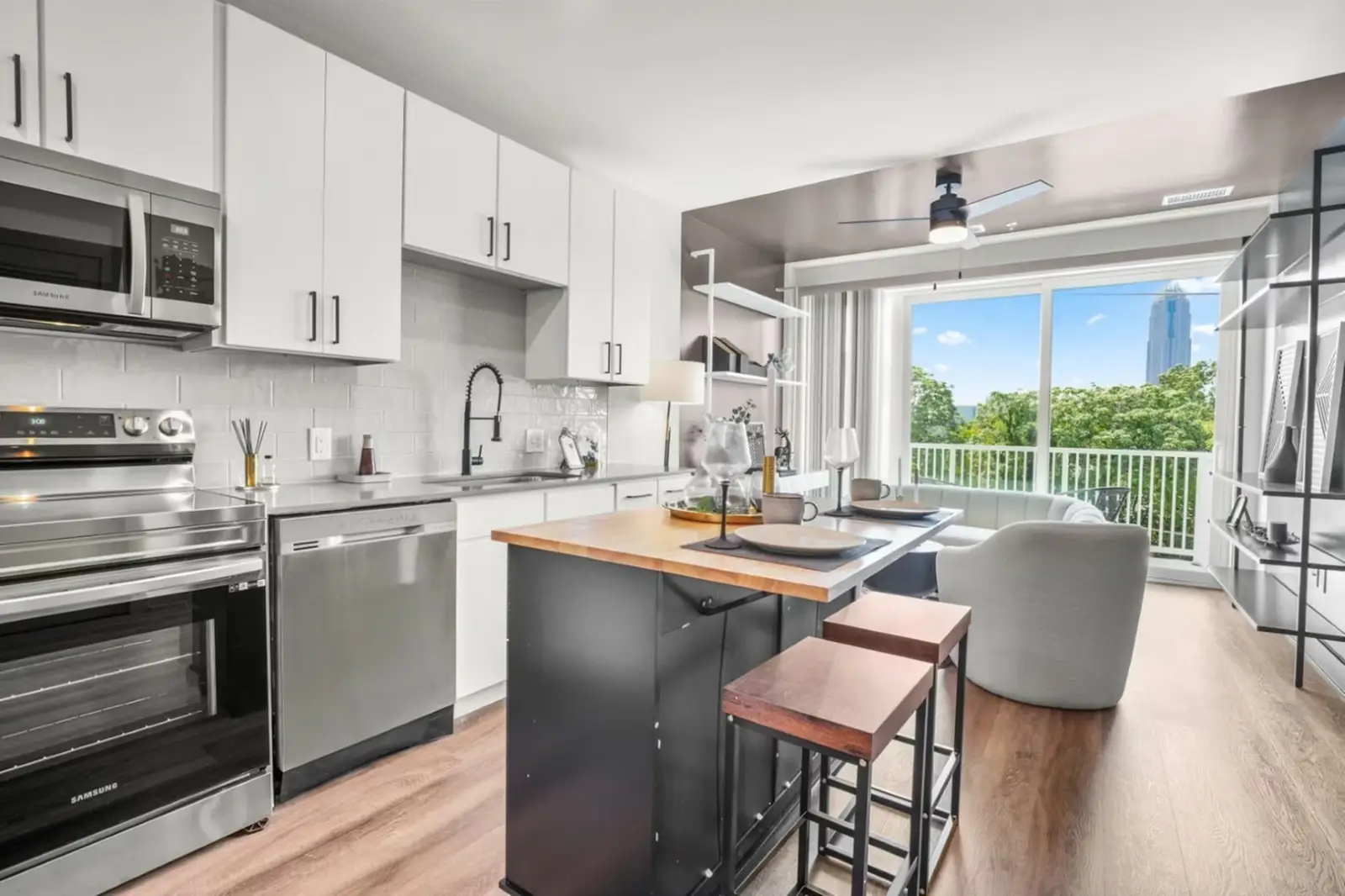 555 Boulevard open-concept kitchen in Atlanta, GA