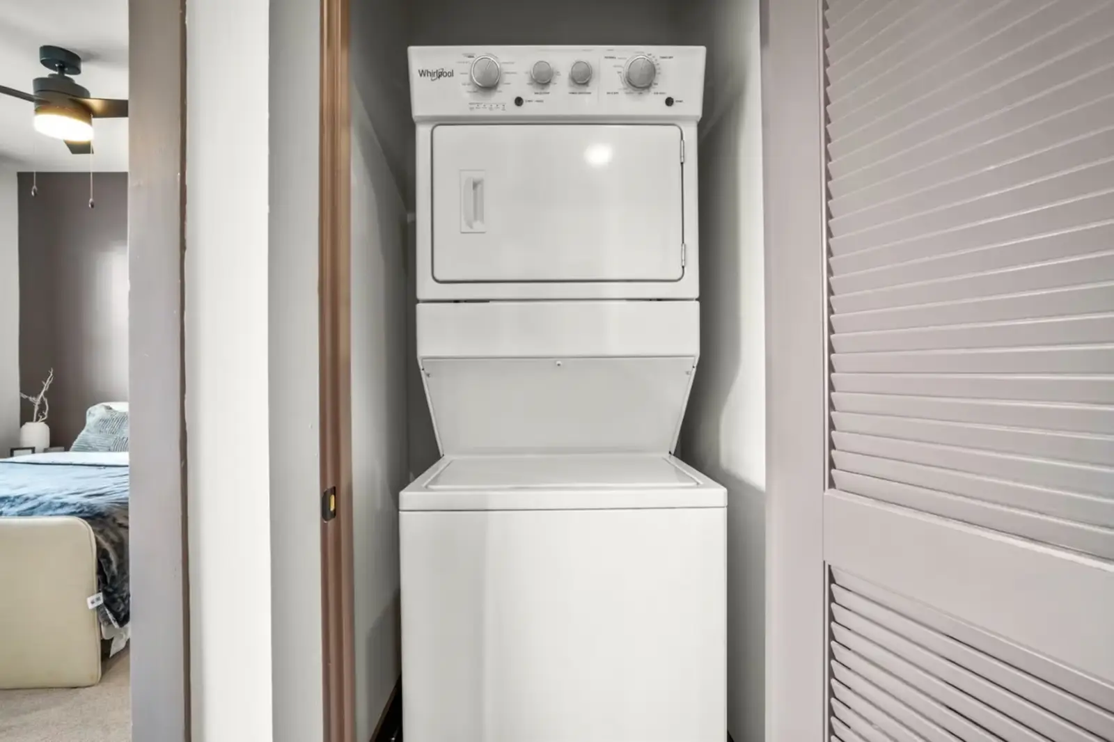 555 Boulevard in-unit laundry, luxury apartments for rent in Atlanta, Georgia