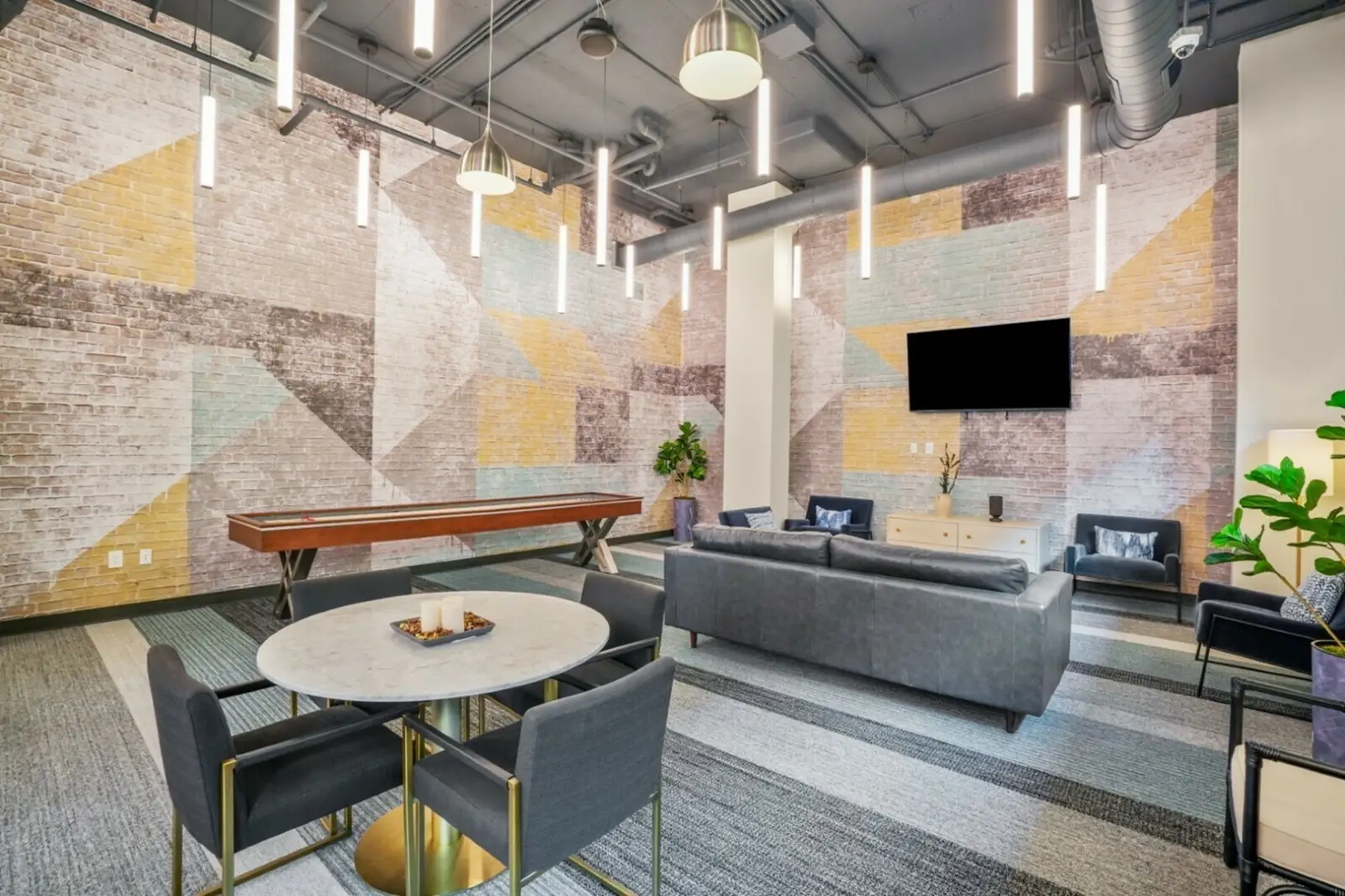 555 Boulevard resident lounge