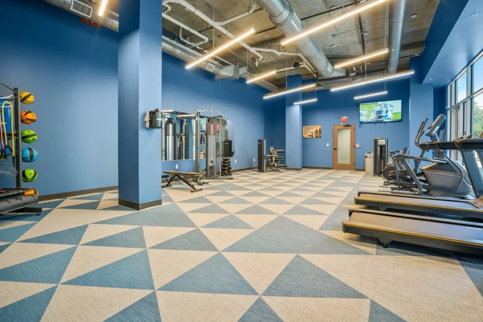 555 Boulevard fitness center - luxury apartments Atlanta