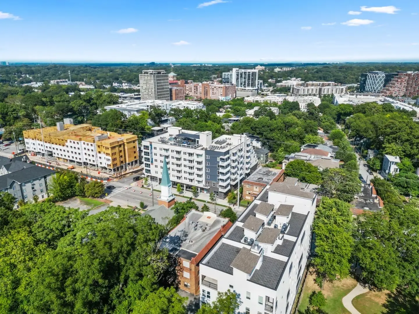 555 Boulevard aerial community view in Atlanta
