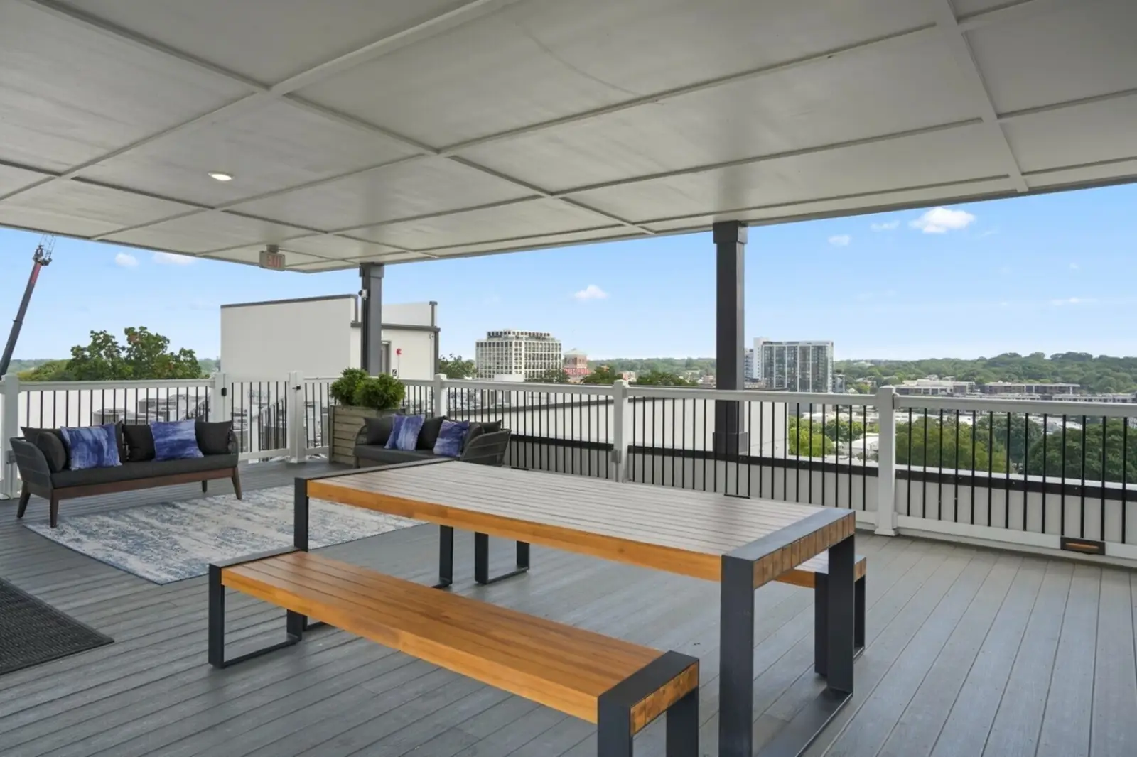 555 Boulevard rooftop lounge - luxury apartments Atlanta